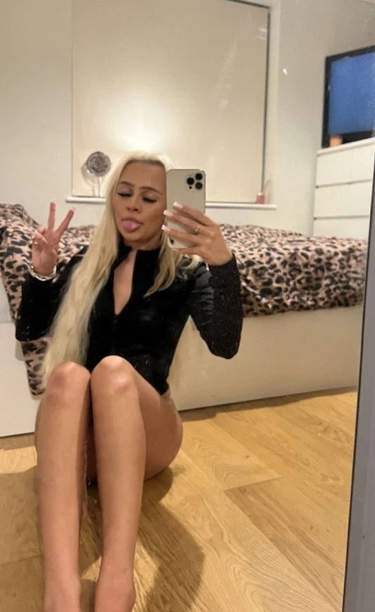 sexy blonde uk chav image 19