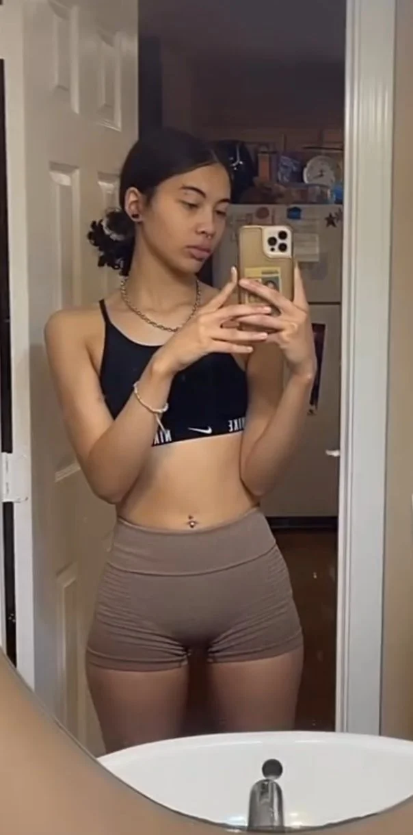 Pretty face w a fat ass IRL image 2