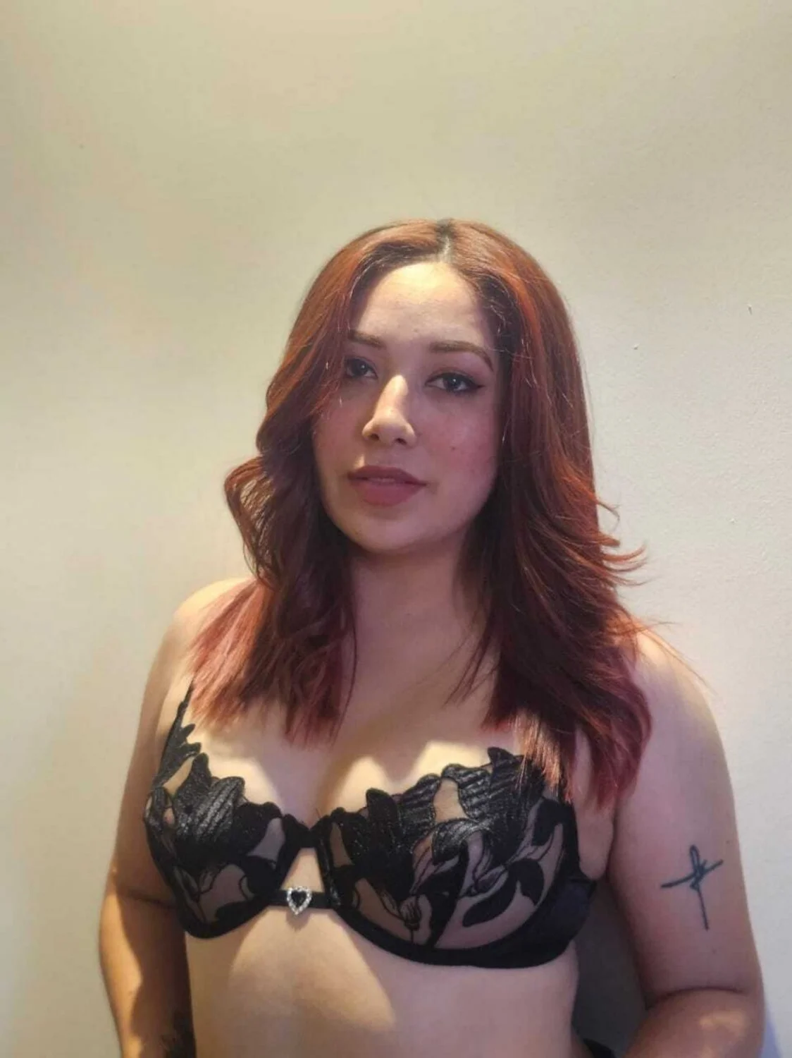 Latina amateur madura rubia sexy con enorme culote rico en tanga deliciosa milf nudes image 2