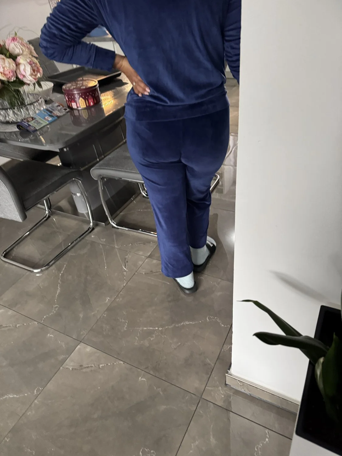 sneaky shots from my cousin 🤤 image 4