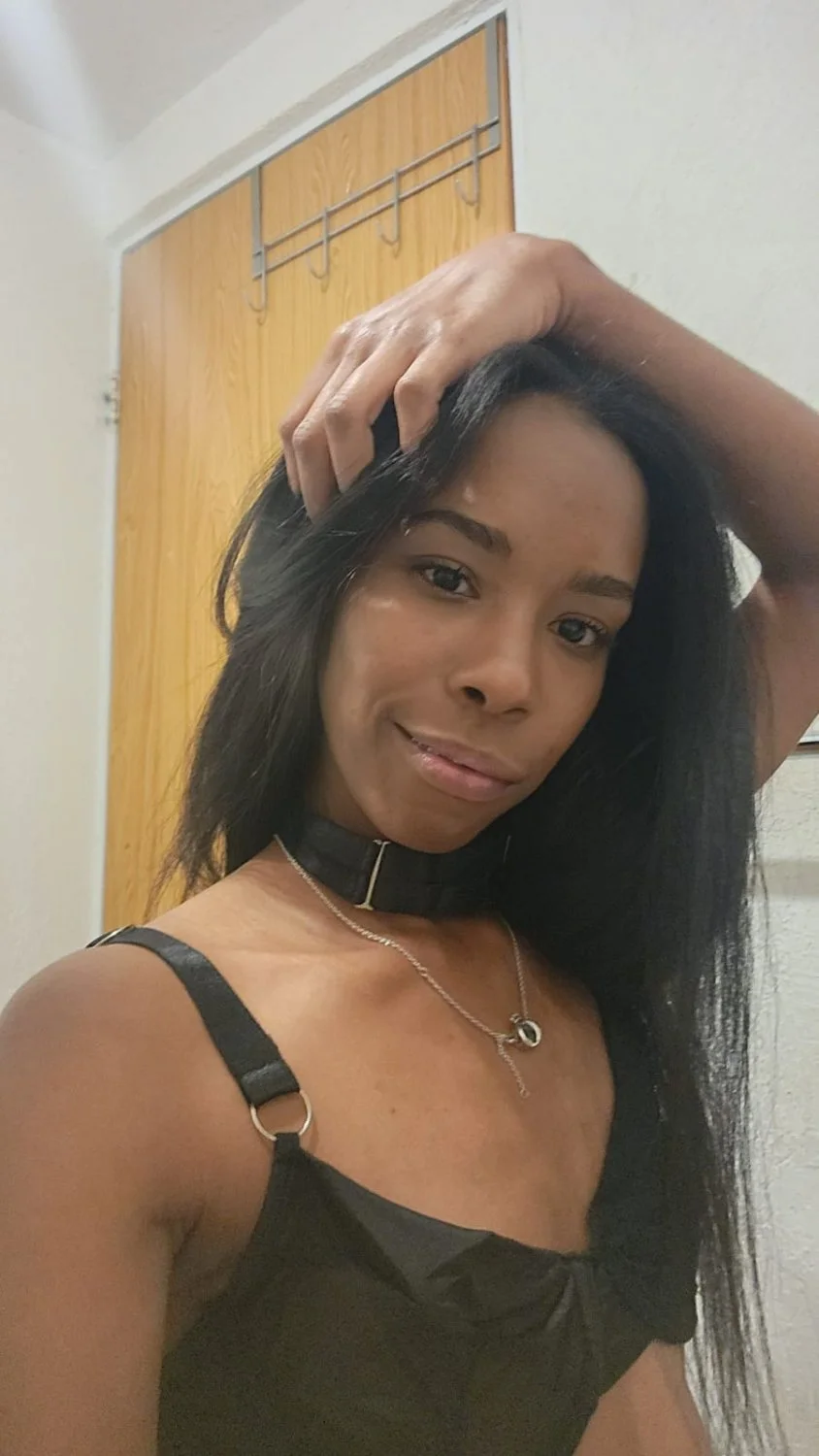morenita cubana se entrego para ser exhibida como la puta que es , que le gusta estar buscando verga image 10