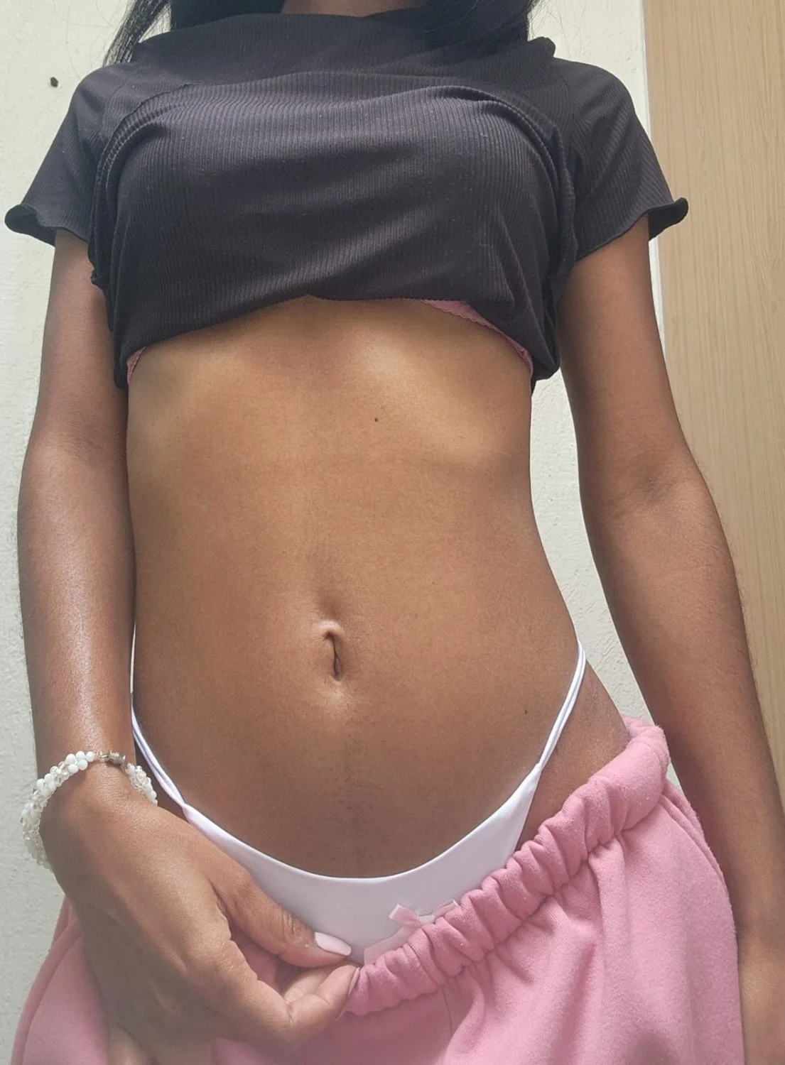 morenita cubana se entrego para ser exhibida como la puta que es , que le gusta estar buscando verga image 14