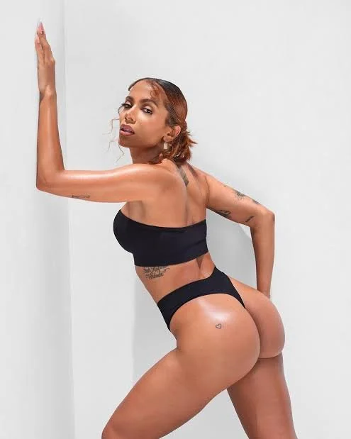 Anitta tesuda gostosa muito puta vem pv pra falar dessa putinha safada image 2