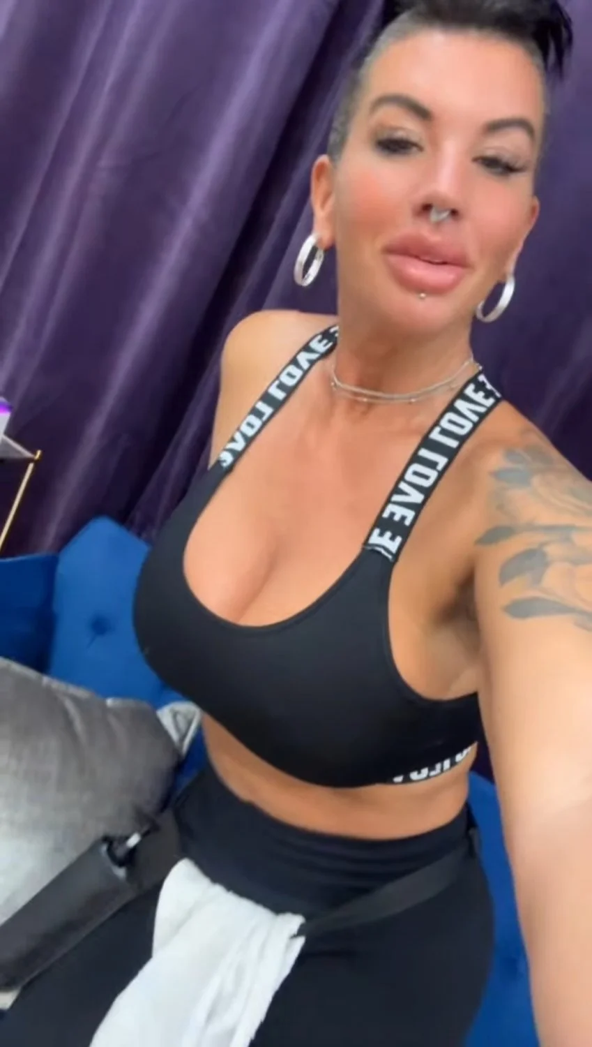 Mohawk milf main image