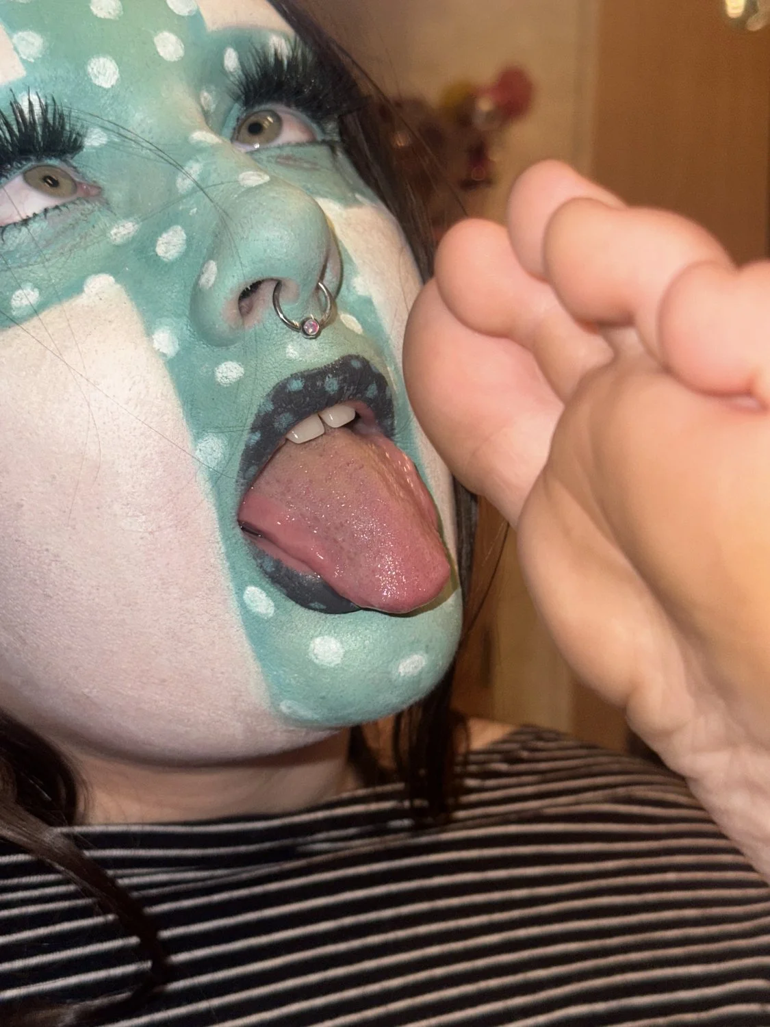 More feet n pussy image 6