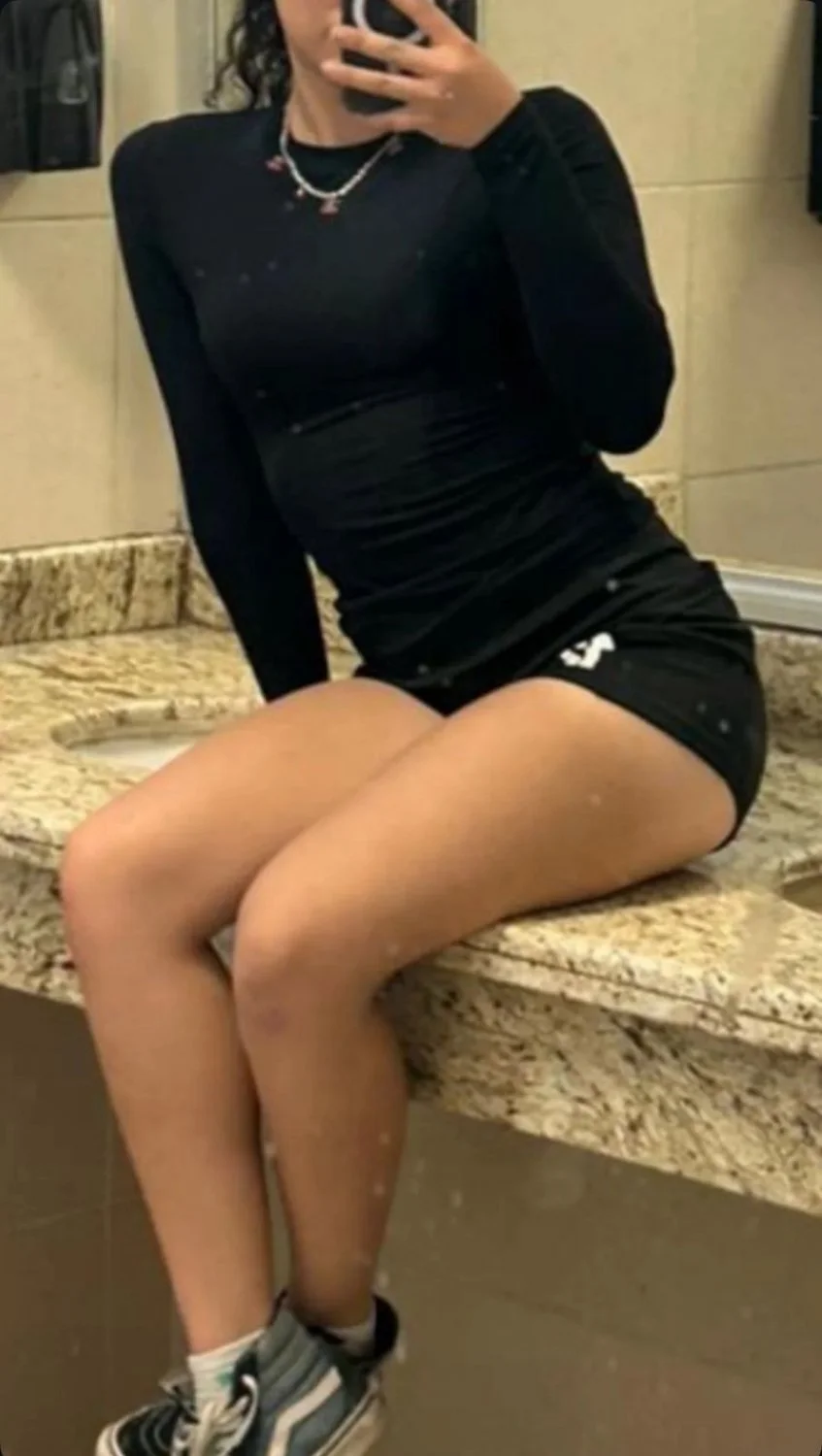 Mía Kamila, una sexy puta image 17