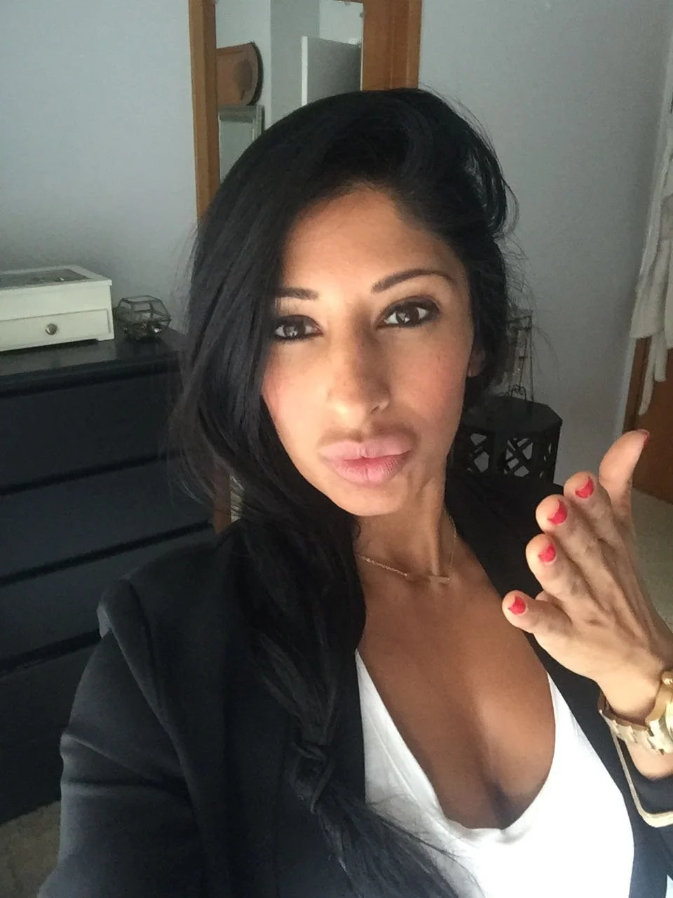 Noor (Discord @jakeandnadia's wife) image 3