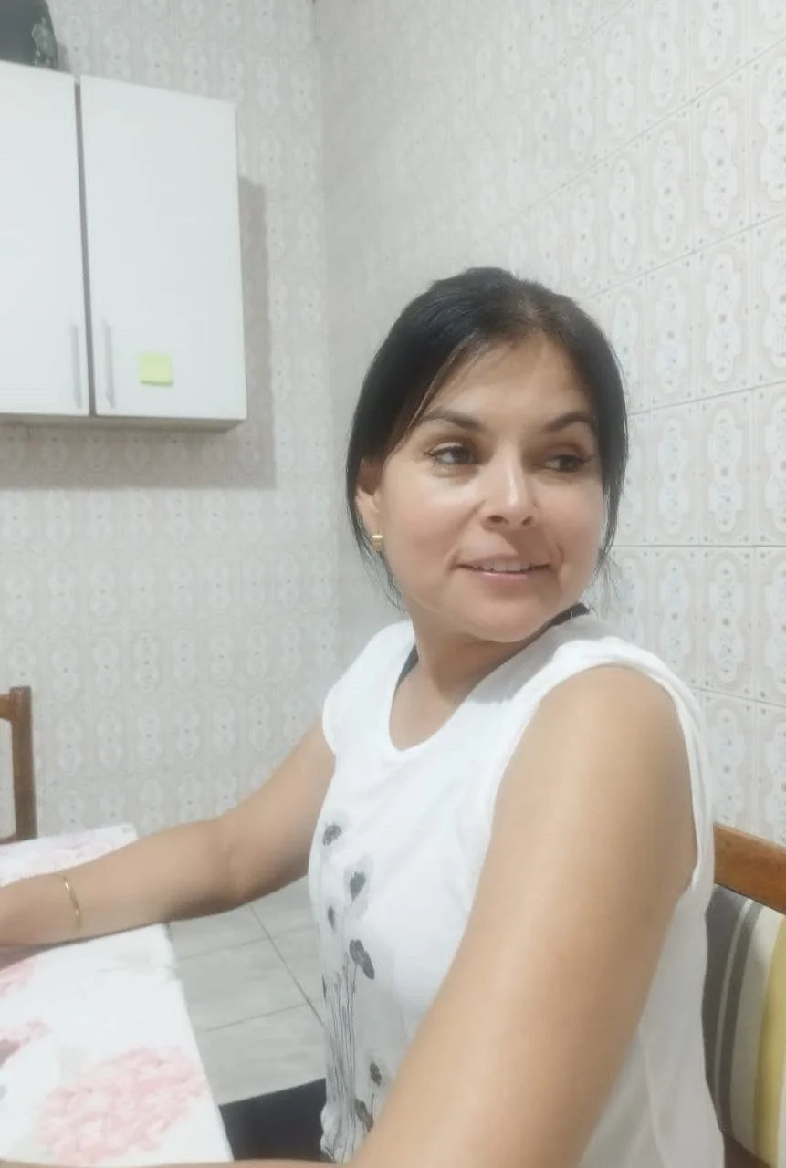 Esposa de corno manso tá doida pra ficar famosa na net main image