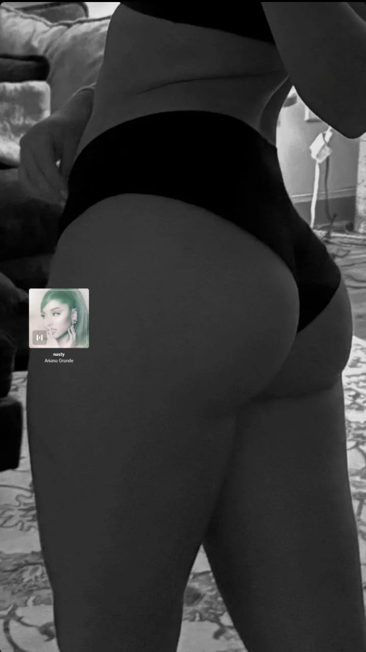 Chica de argentina de 21 años y con buen culo y sus hermosas piernas largas image 2