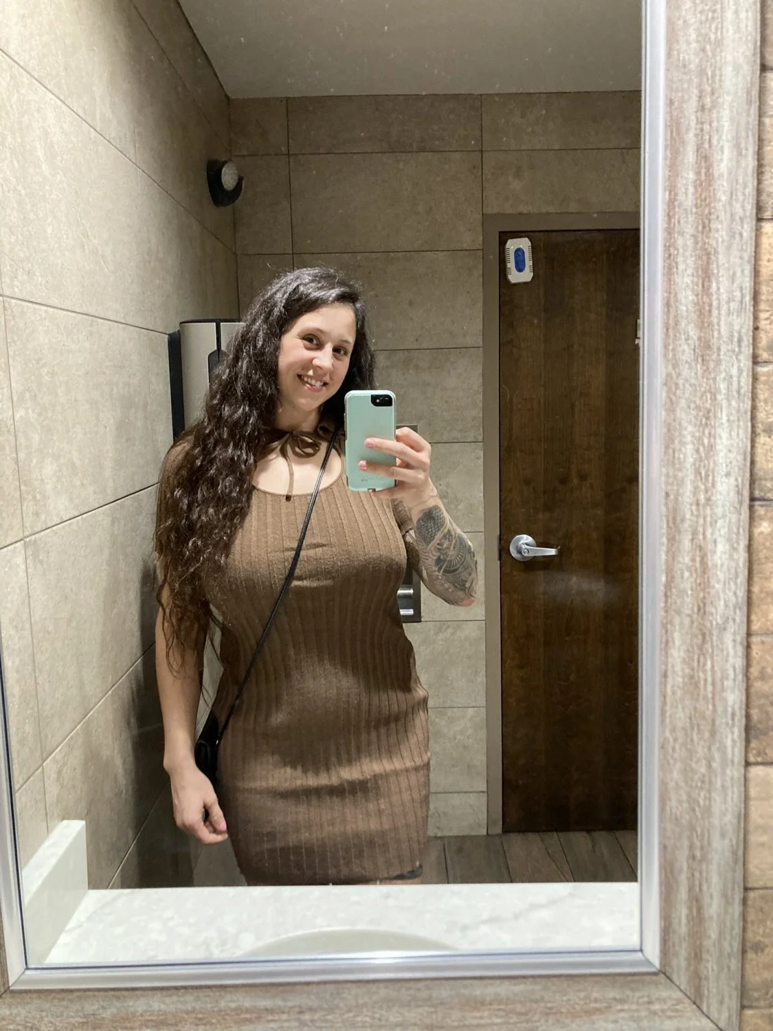 coroa linda casada que adora se exibir para o corno seguidor image 17