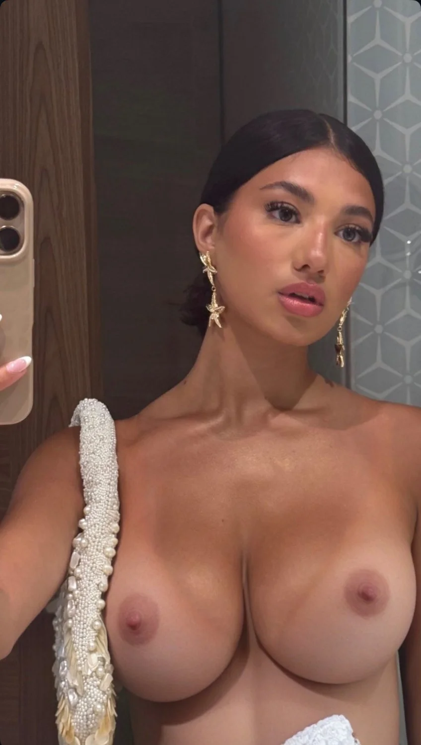 Jasmine L Columbian Baddie Nude AI image 18
