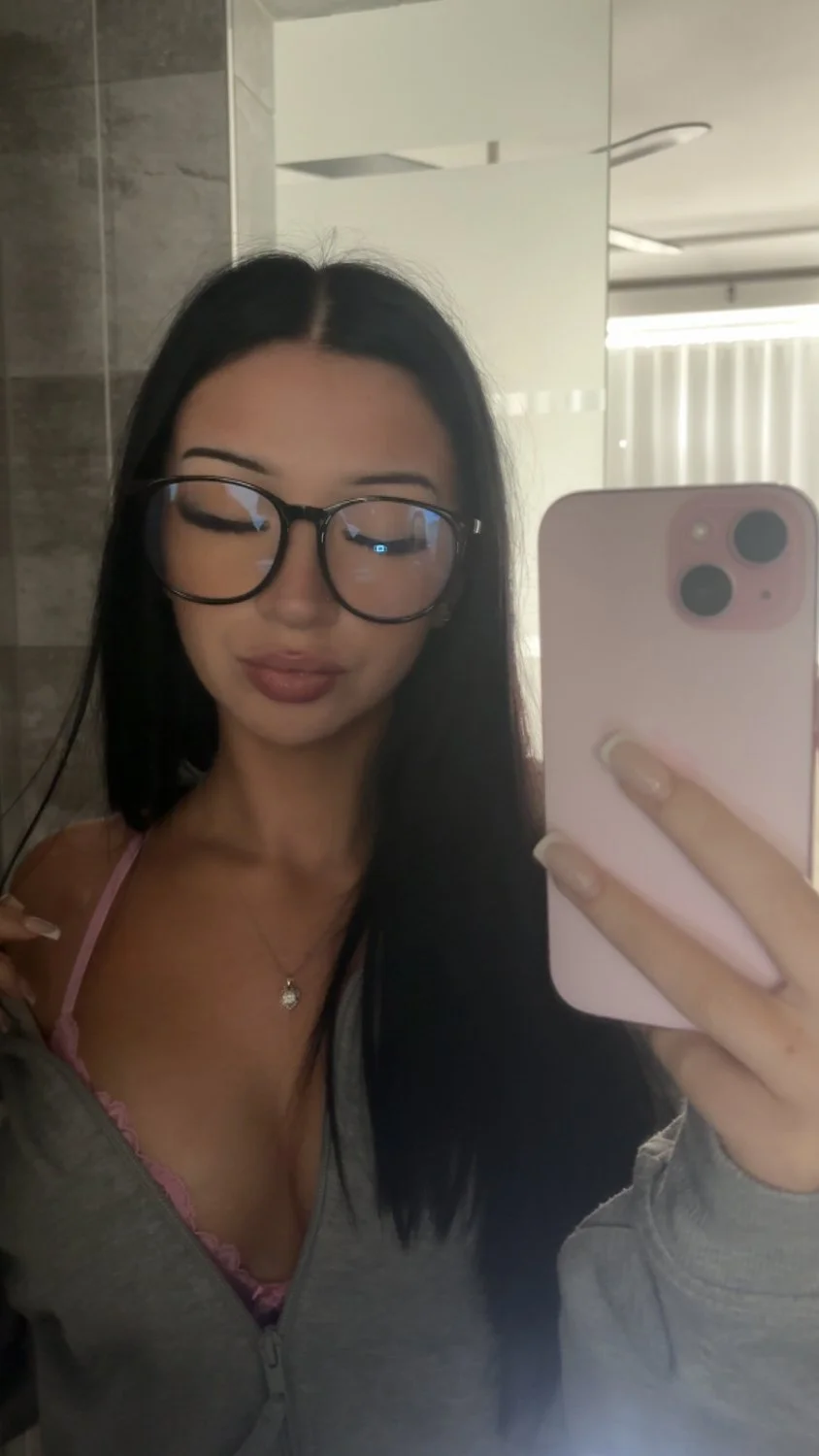 18yo barely legal with a thick ass main image
