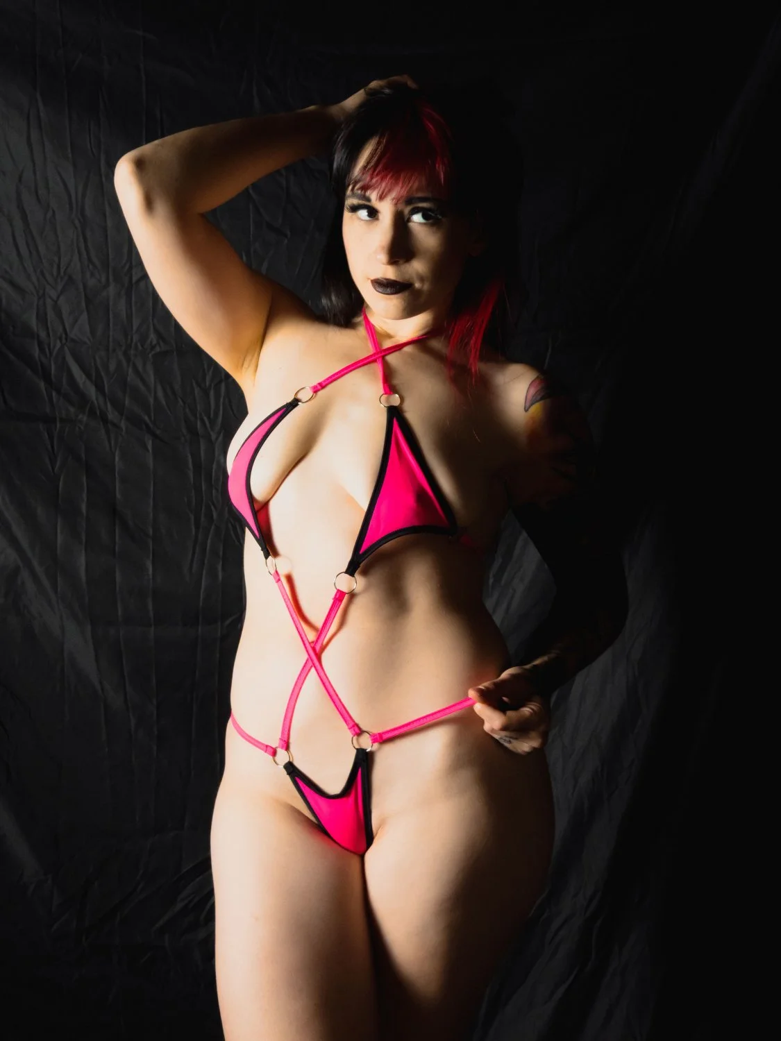 sunfyretv pink and black sling image 14