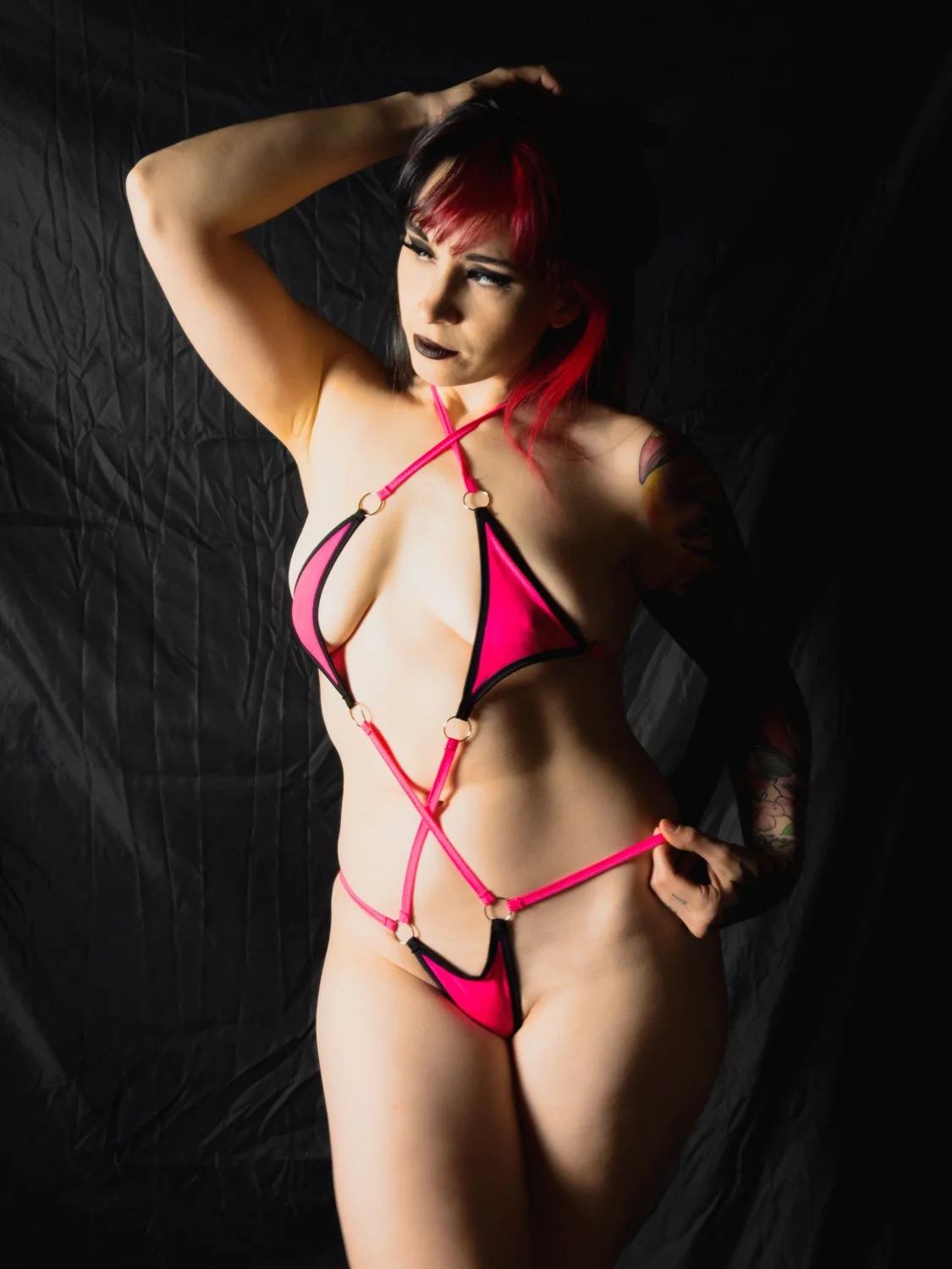 sunfyretv pink and black sling image 15