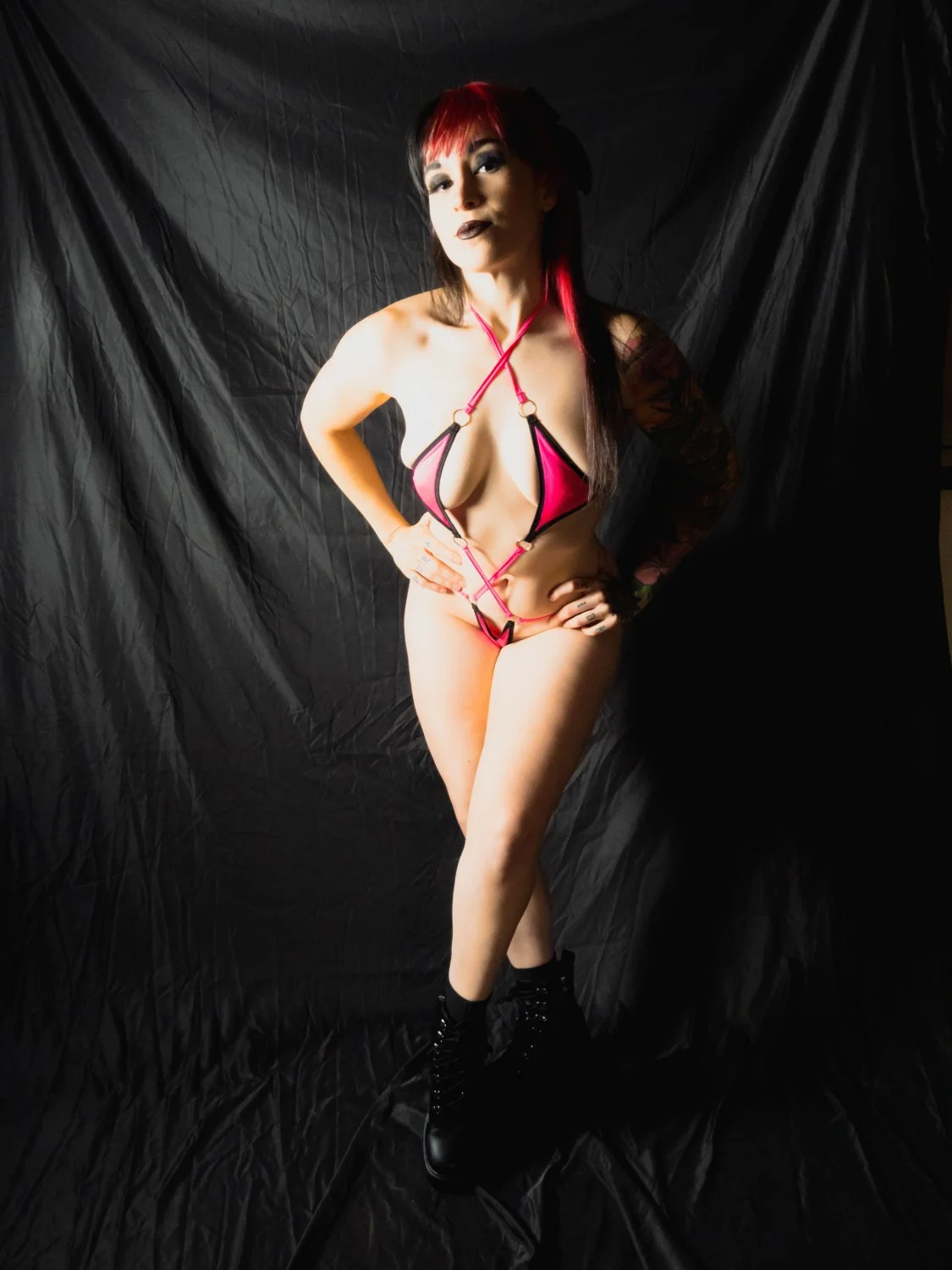 sunfyretv pink and black sling image 16