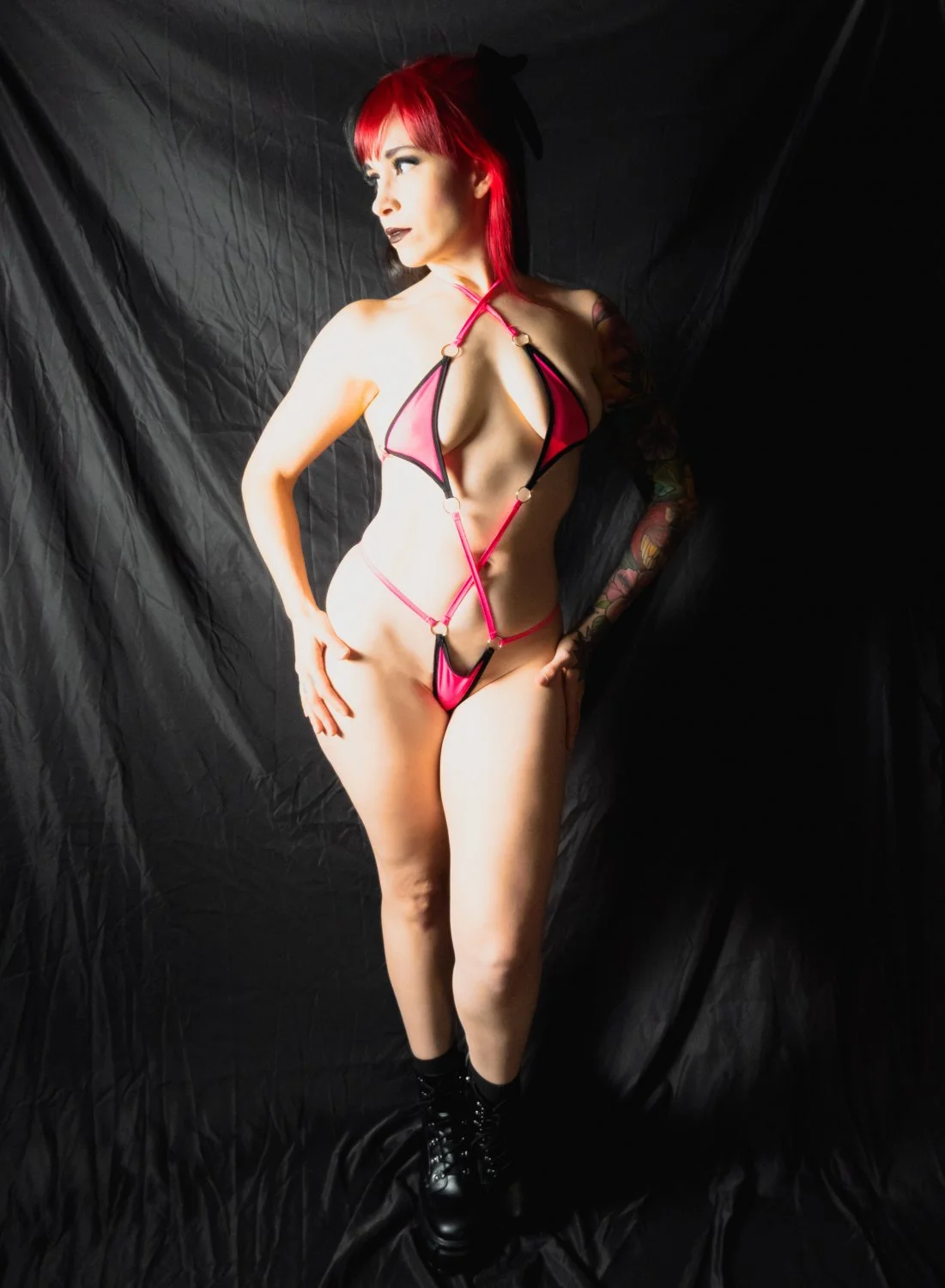 sunfyretv pink and black sling image 4