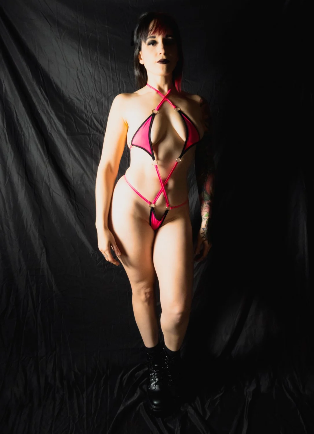 sunfyretv pink and black sling image 6