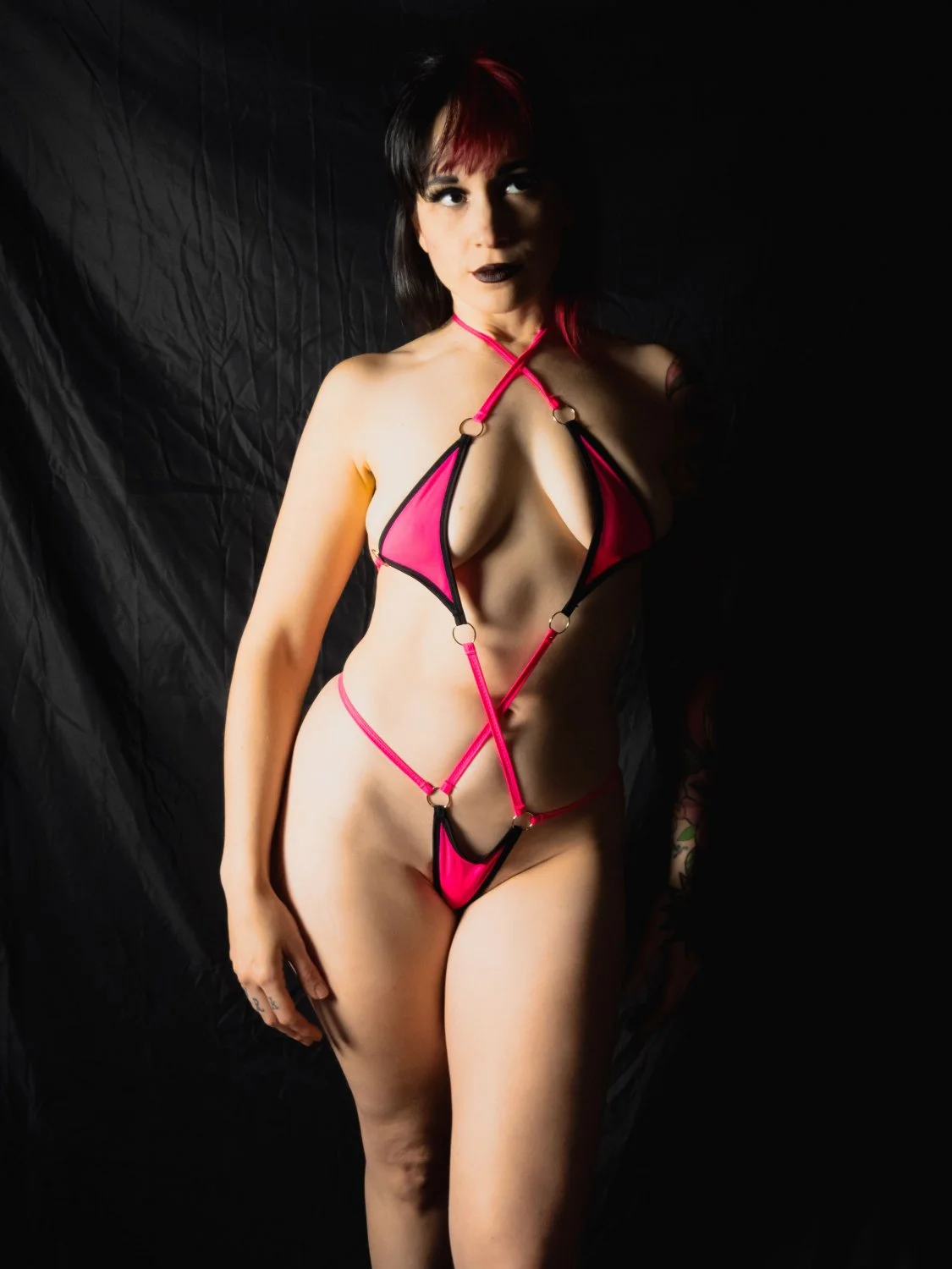 sunfyretv pink and black sling image 9