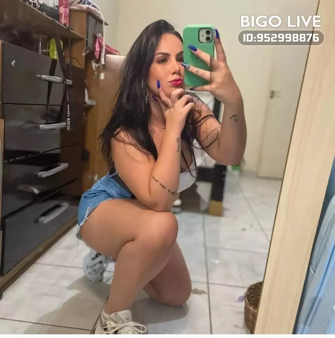 Preta rabuda deliciosa e branca novinha image 9