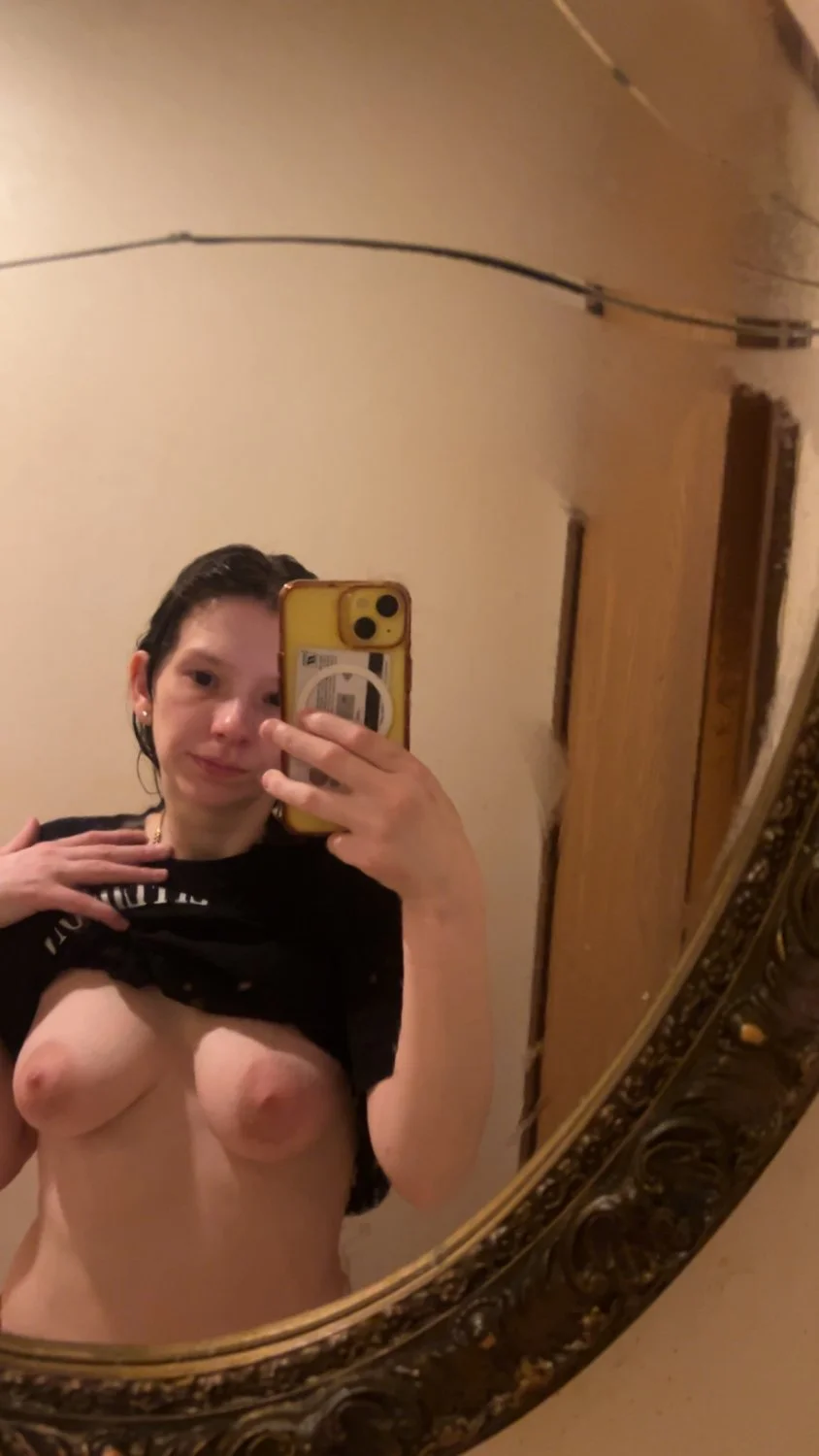 Aurora thot Carly nudes image 2