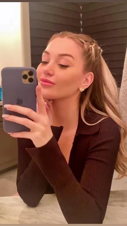 957WSN - Public restroom with Asian bff Leaks main image