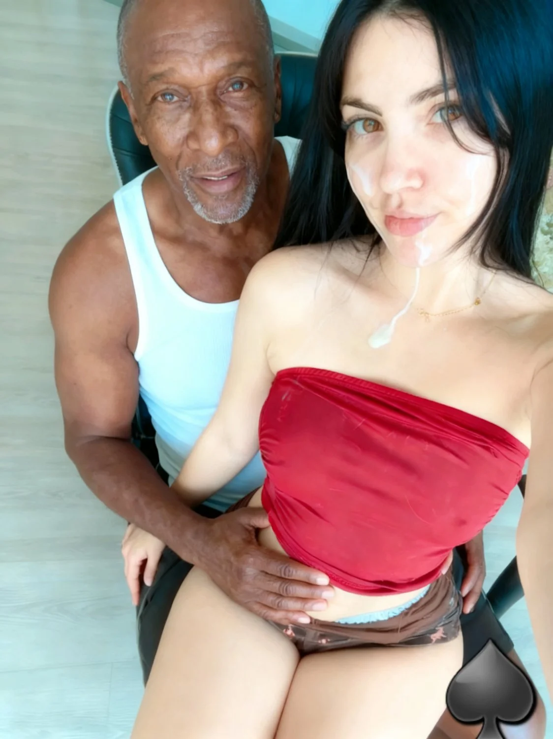 O tipo de coisa que a sua filha de 19 gostosa faz quando seu amigo tá na sua casa e vc tá bêbado ! image 4
