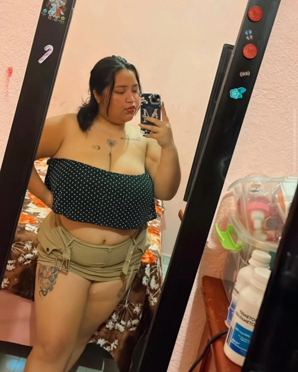 These Latina girls from other countries always have low quality pics lol image 10