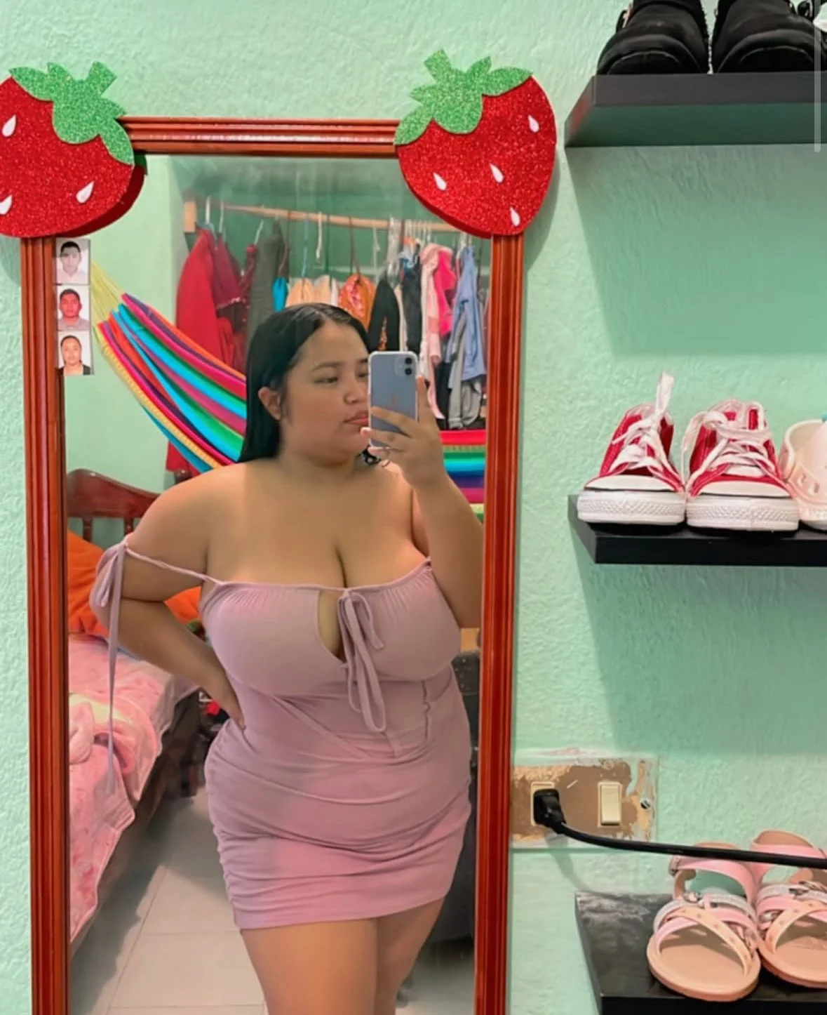 These Latina girls from other countries always have low quality pics lol image 14