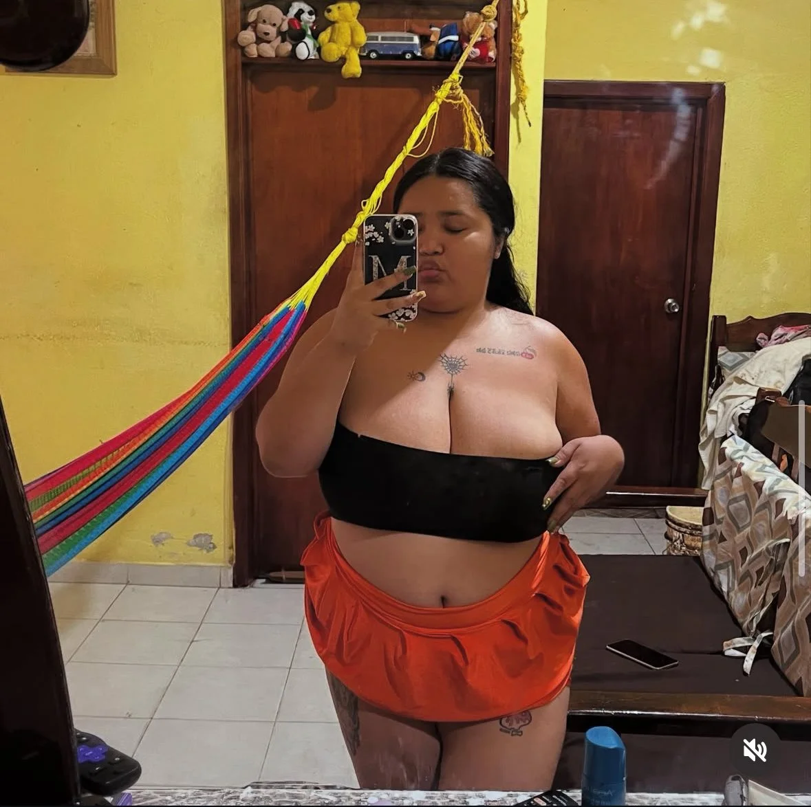 These Latina girls from other countries always have low quality pics lol image 15