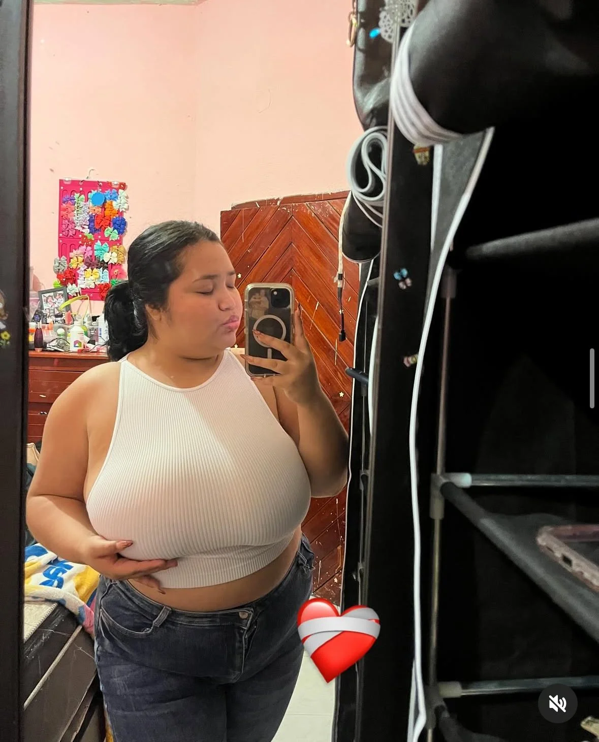 These Latina girls from other countries always have low quality pics lol image 2