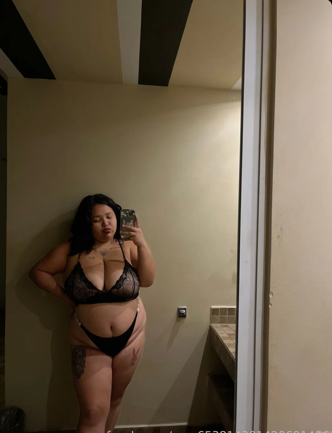 These Latina girls from other countries always have low quality pics lol image 28