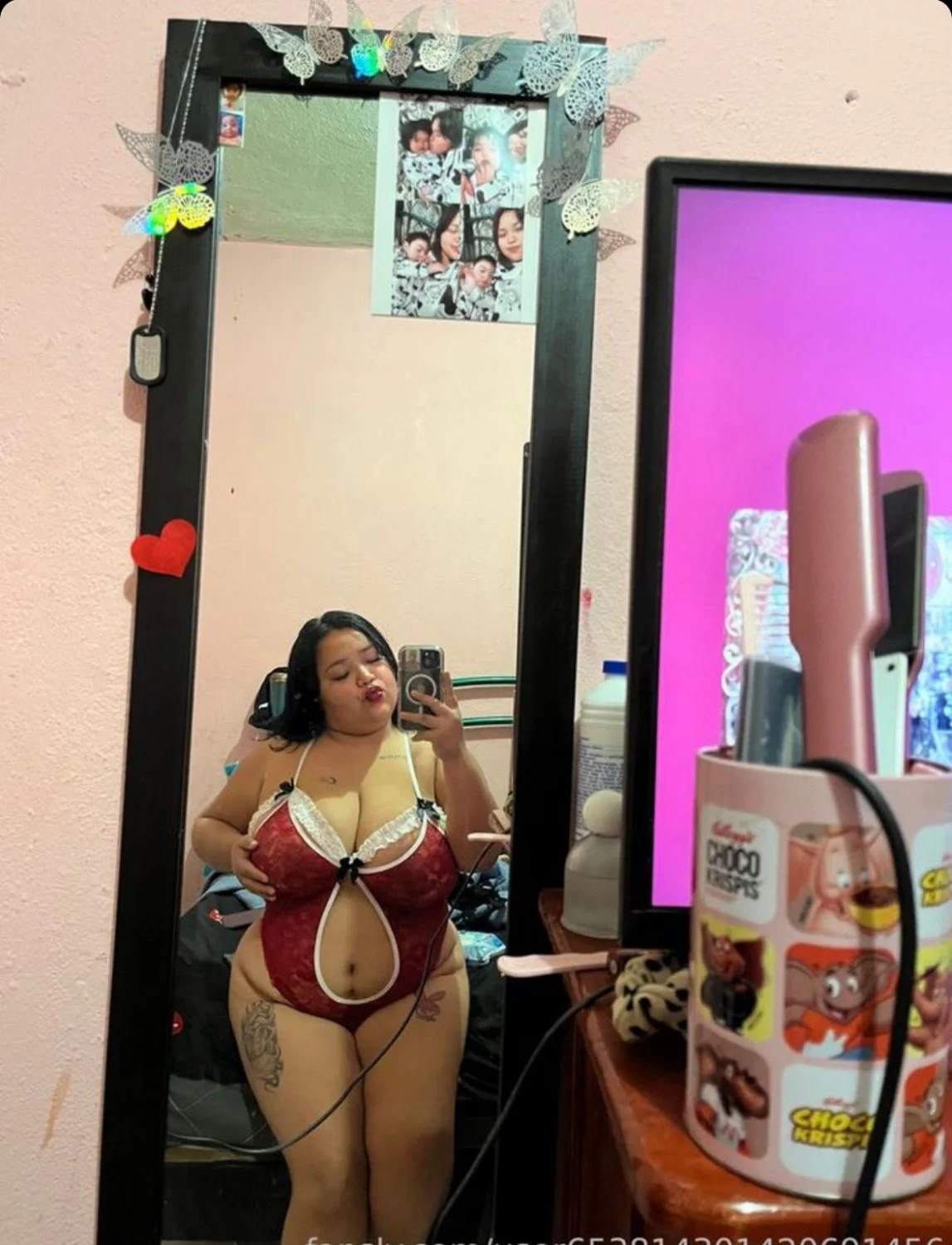 These Latina girls from other countries always have low quality pics lol image 29