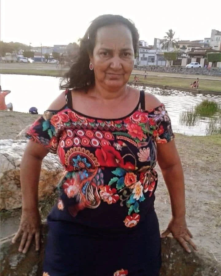 Marlene, mulher de corno, o corno adora exibir fotos dela para os amigos. image 6