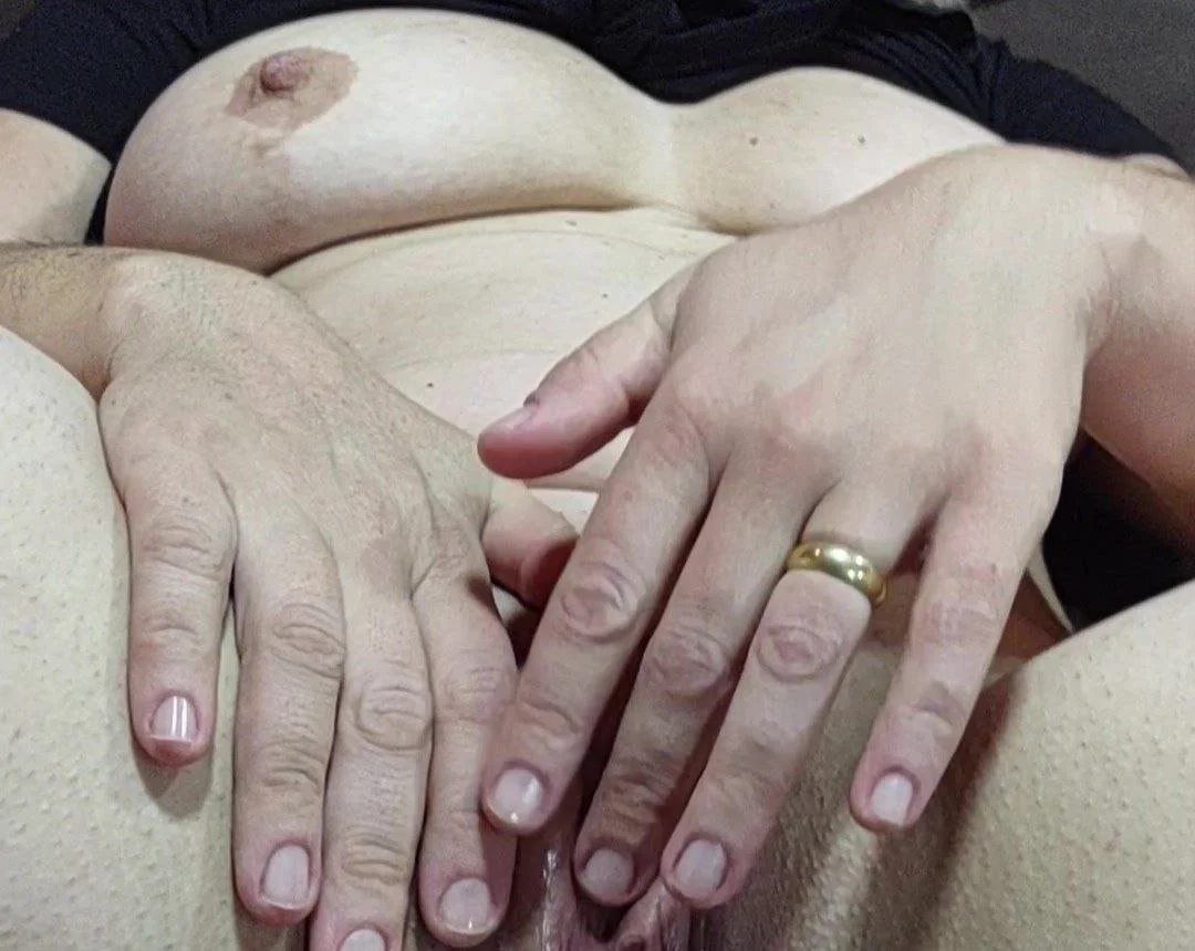 Essa puta aqui o corno quer que enche de porra cadela gostosa image 13
