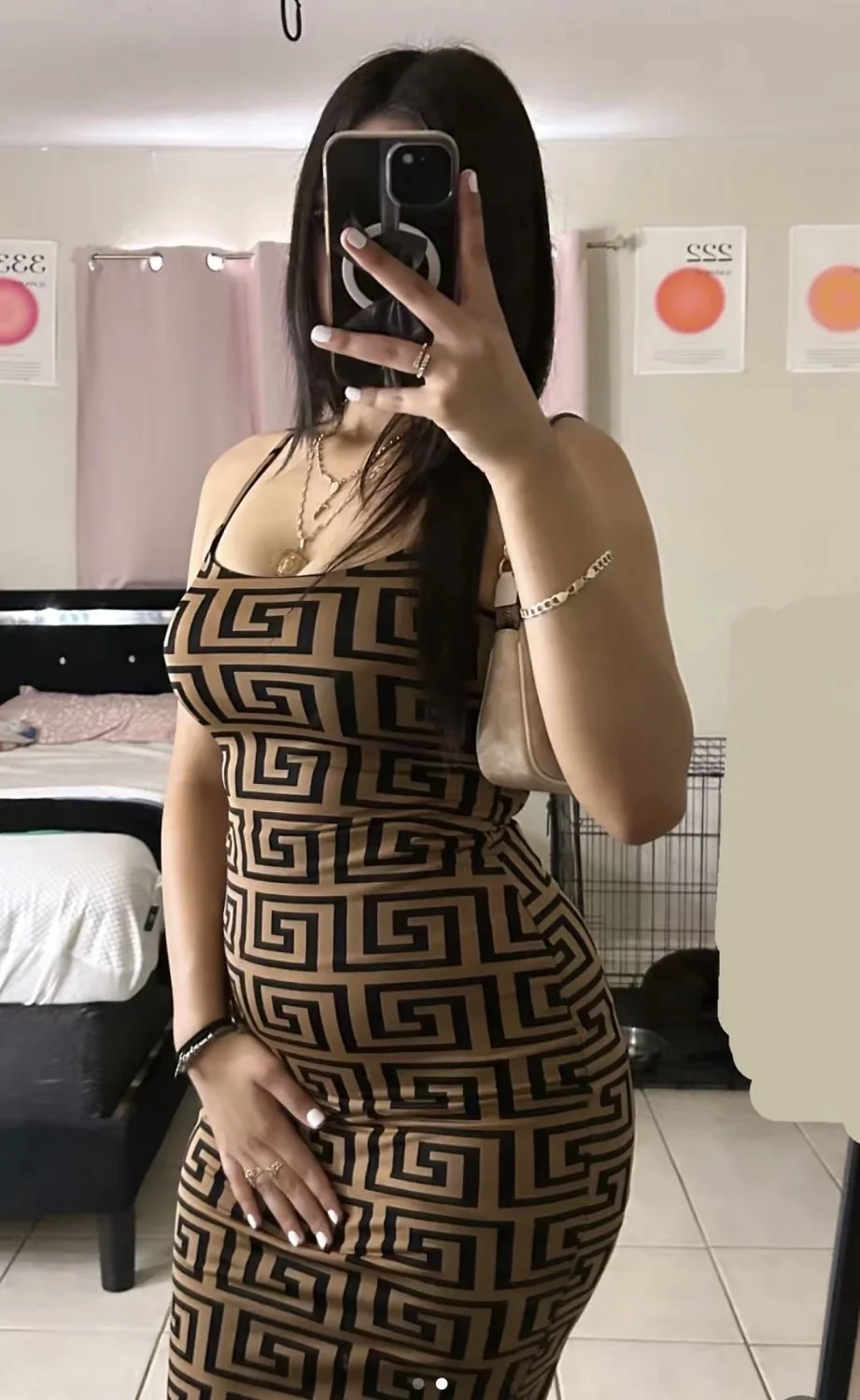 Thick Latina mexicana loves showing off her body main image