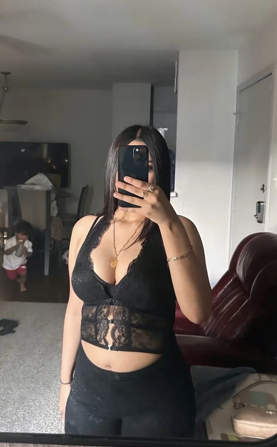 Thick Latina mexicana loves showing off her body image 7