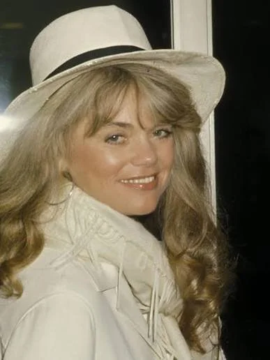 Beautiful Dyan Cannon image 31