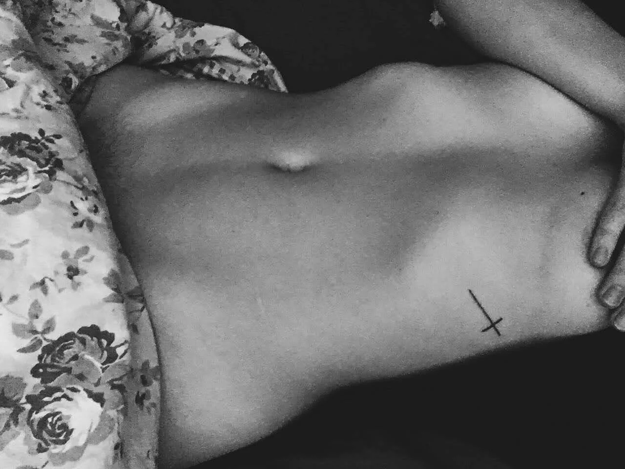 Little Czech anal whore exposing herself again 1 main image