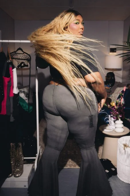 BBW Ebony chocolate baddie making her fat juicy ass clap image 16