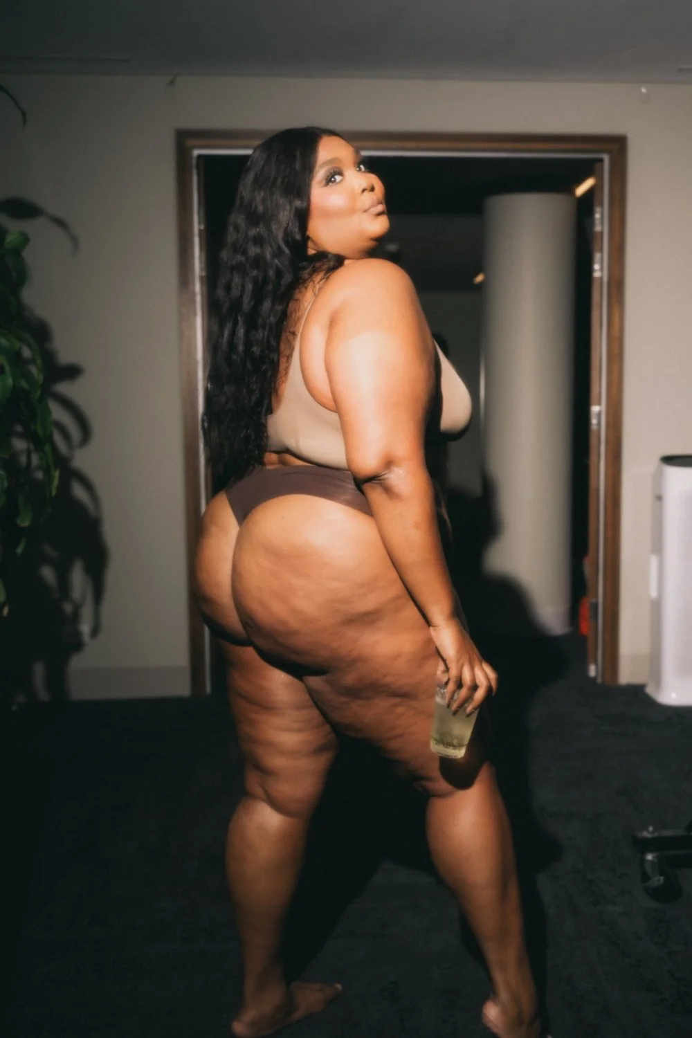 BBW Ebony chocolate baddie making her fat juicy ass clap image 17