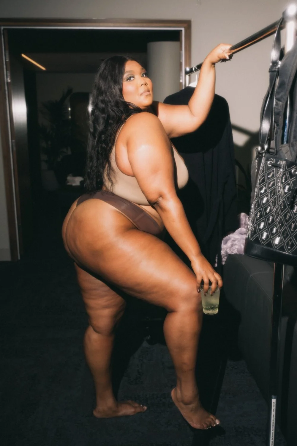 BBW Ebony chocolate baddie making her fat juicy ass clap image 18