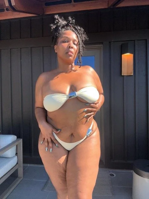 BBW Ebony chocolate baddie making her fat juicy ass clap image 2