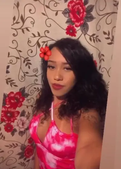Novinha exibida muito puta com rabo todo enfiado ( avalia essa vagabunda) cover image