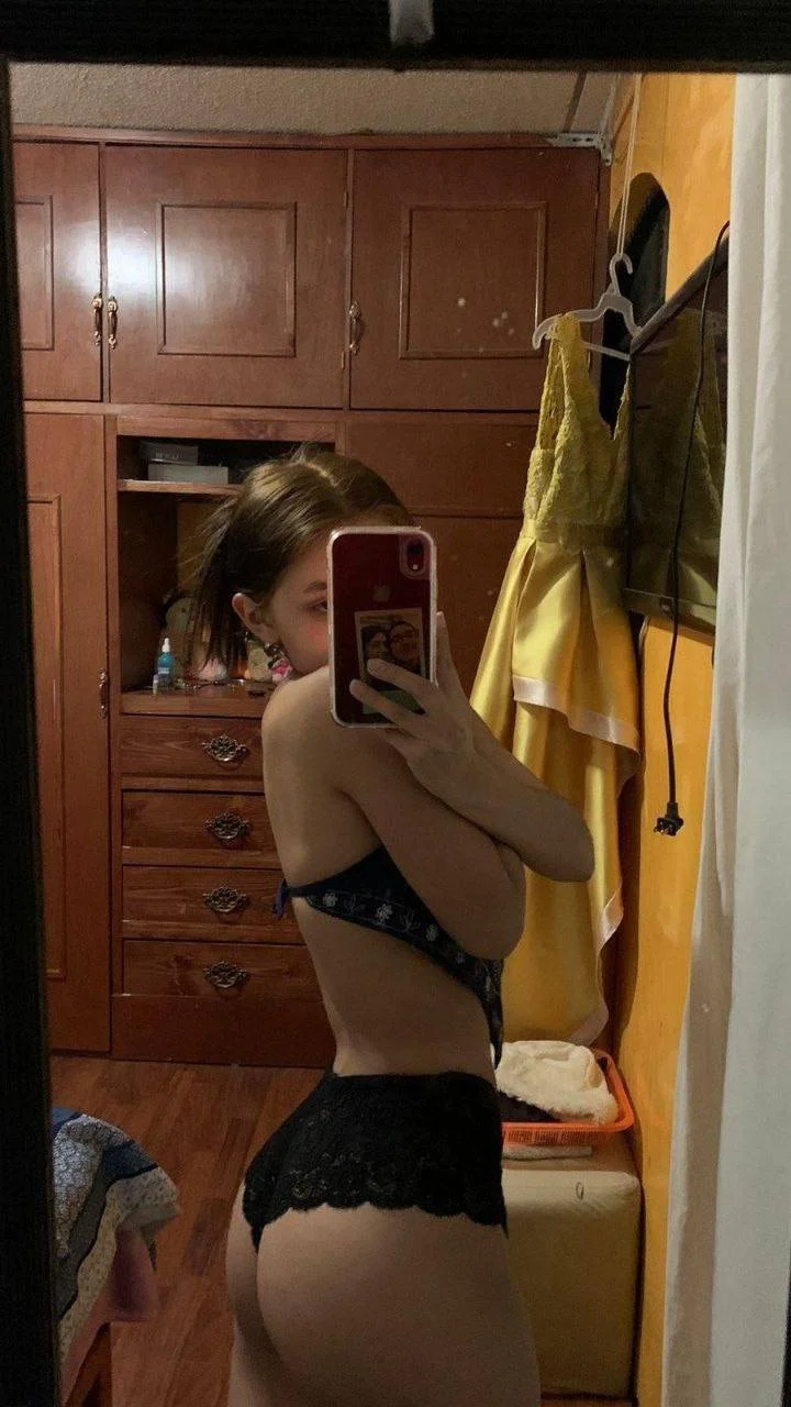 Juicy ass girlfriend sexy dance image 5