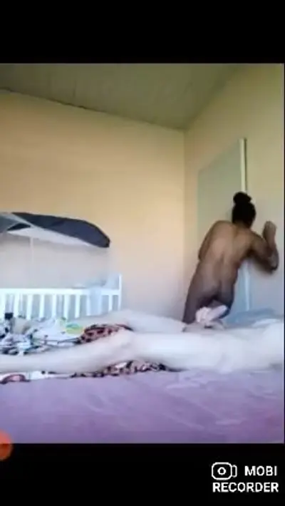 Monte de gente em casa o casal ainda brinca na putaria olha a safadeza da casadinha bm putinha cover image