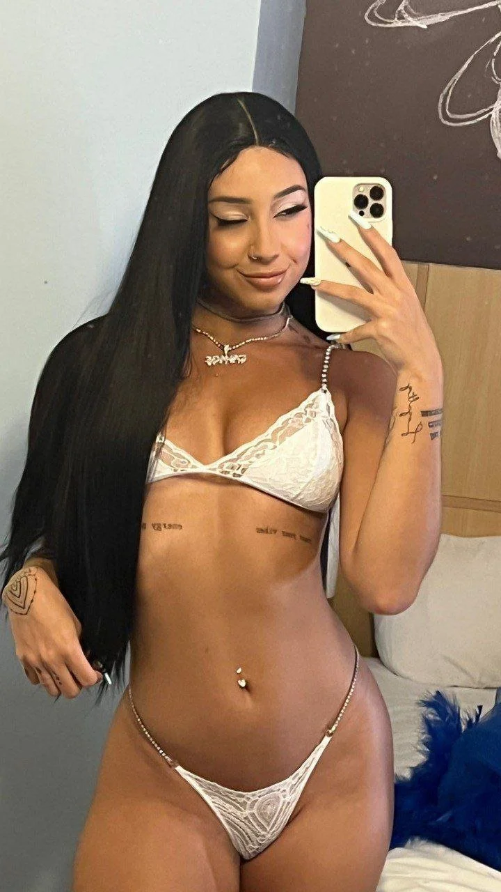 Morena Rabuda gostosa se exibindo image 7