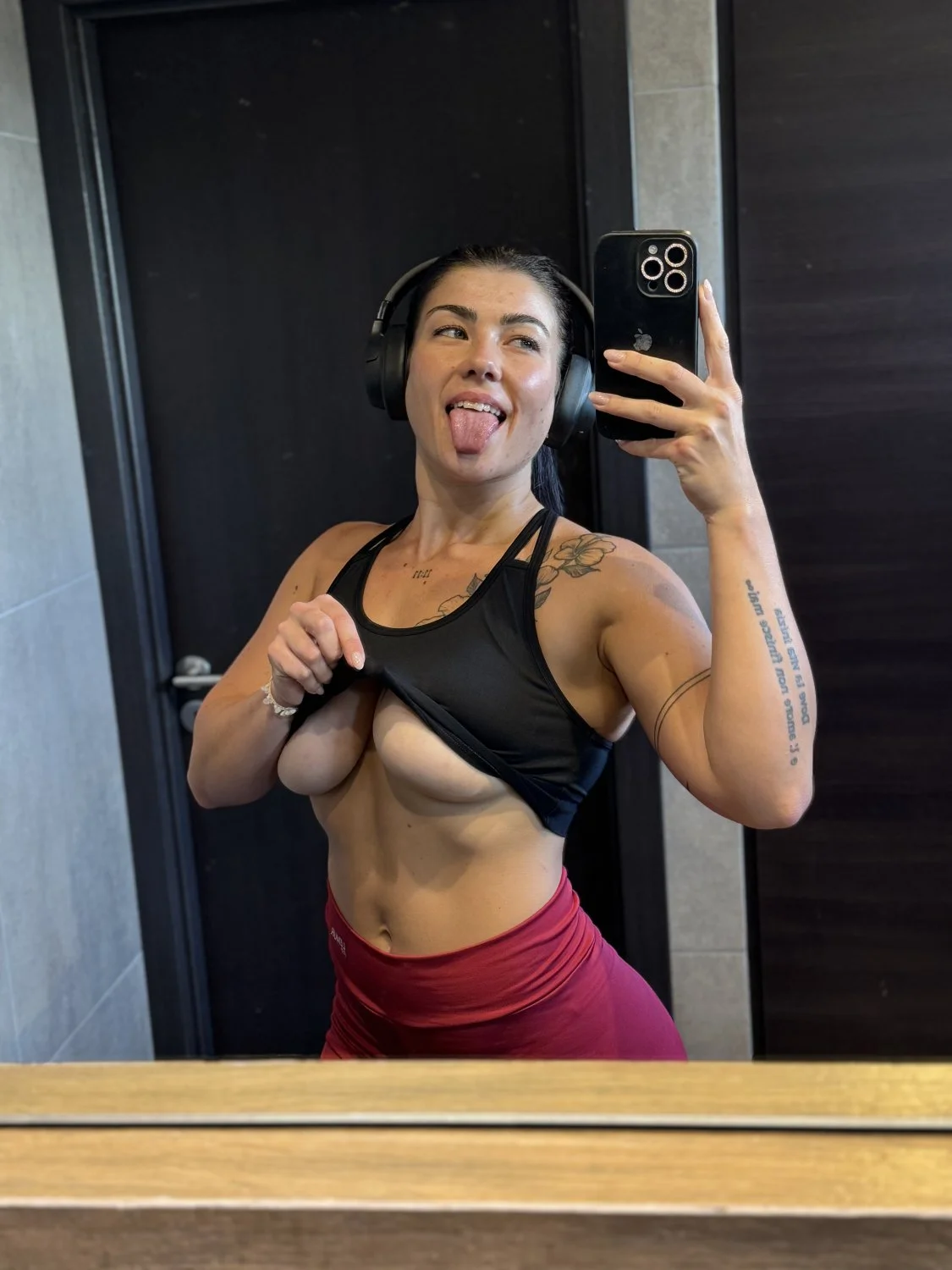 Fucking at the gym puts me in a good mood main image