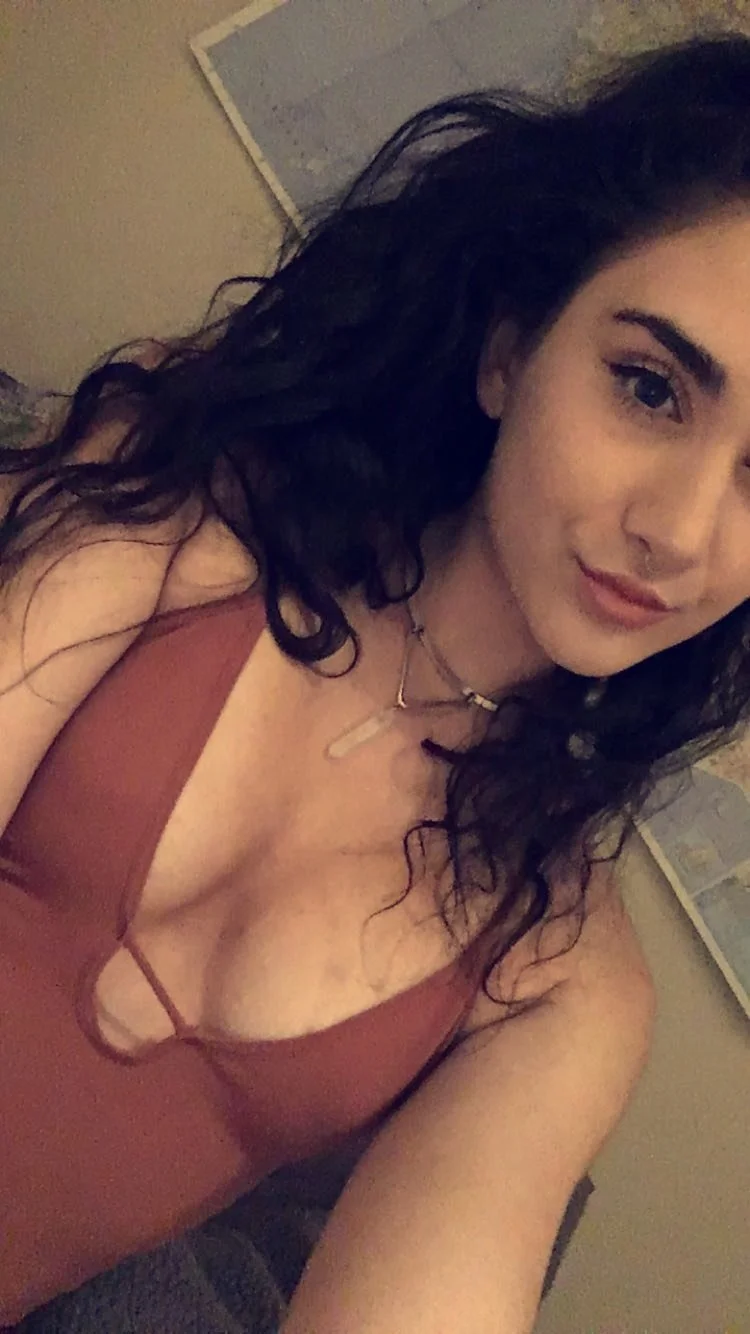 Webslut Olivia A image 2