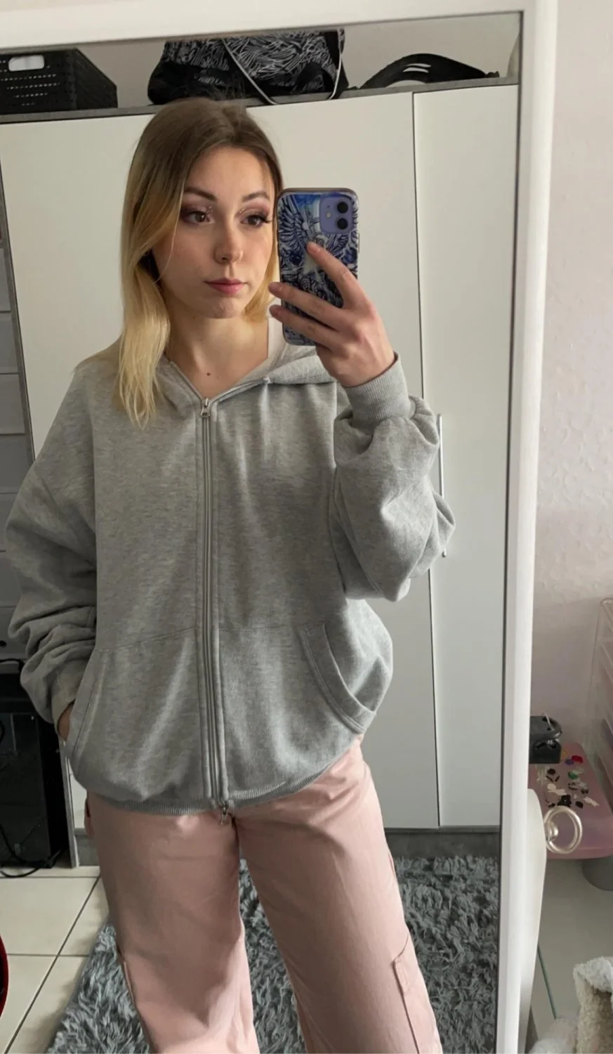 Laura 24 image 21