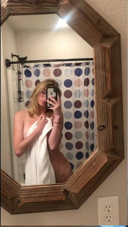 She likes to send her gym progress to me behind her bfs back image 11